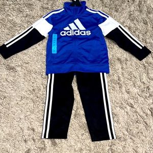 NEW- Adidas set-Size 4T